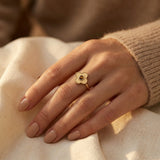 Bague ouverte florale en or — Groumia