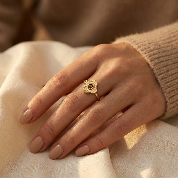 Bague ouverte florale en or — Groumia