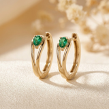 Boucles d'oreilles créoles en or avec accents en émeraude — Groumia