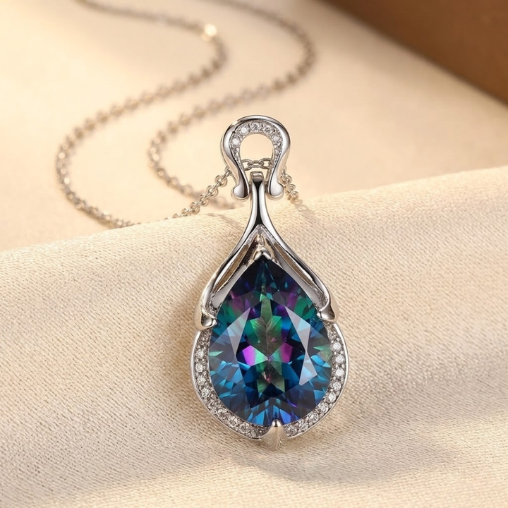 Collier en Saphir Argenté en Forme de Goutte — Groumia