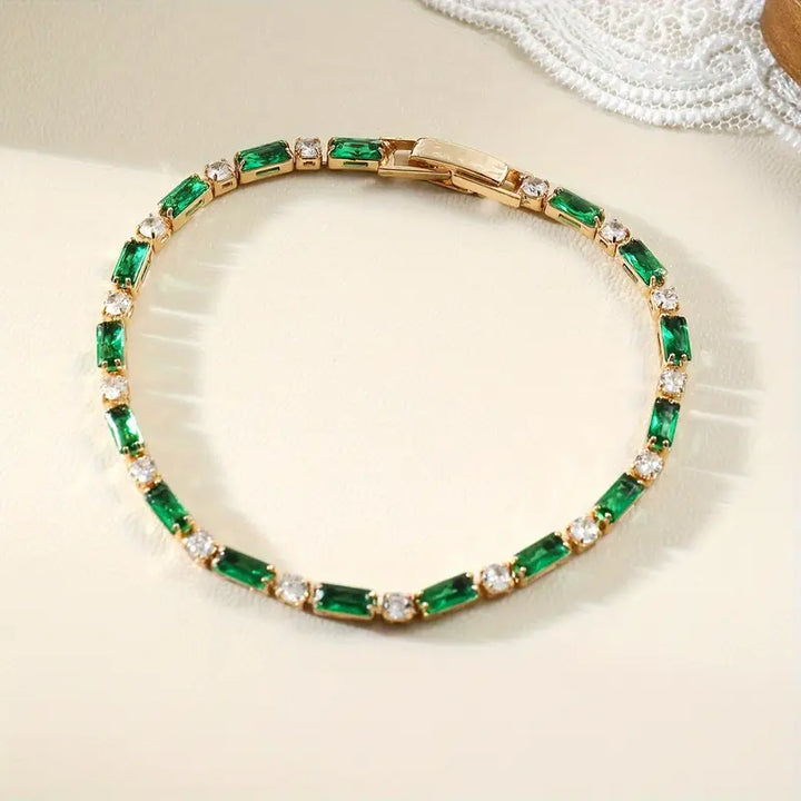Bracelet de tennis alterné en or et émeraude — Groumia