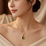 Collier Pendentif Goutte d'Eau en Émeraude Dorée — Groumia