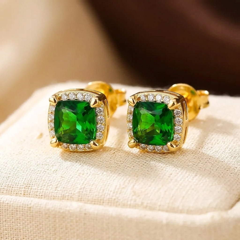 Boucles d'oreilles puces en or et émeraude — Groumia