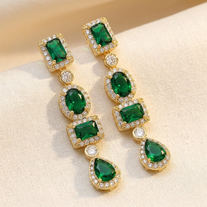 Boucles d'oreilles pendantes multi-formes en or et émeraude — Groumia