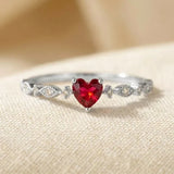 Bague en Or et Rubis en Forme de Cœur — Groumia