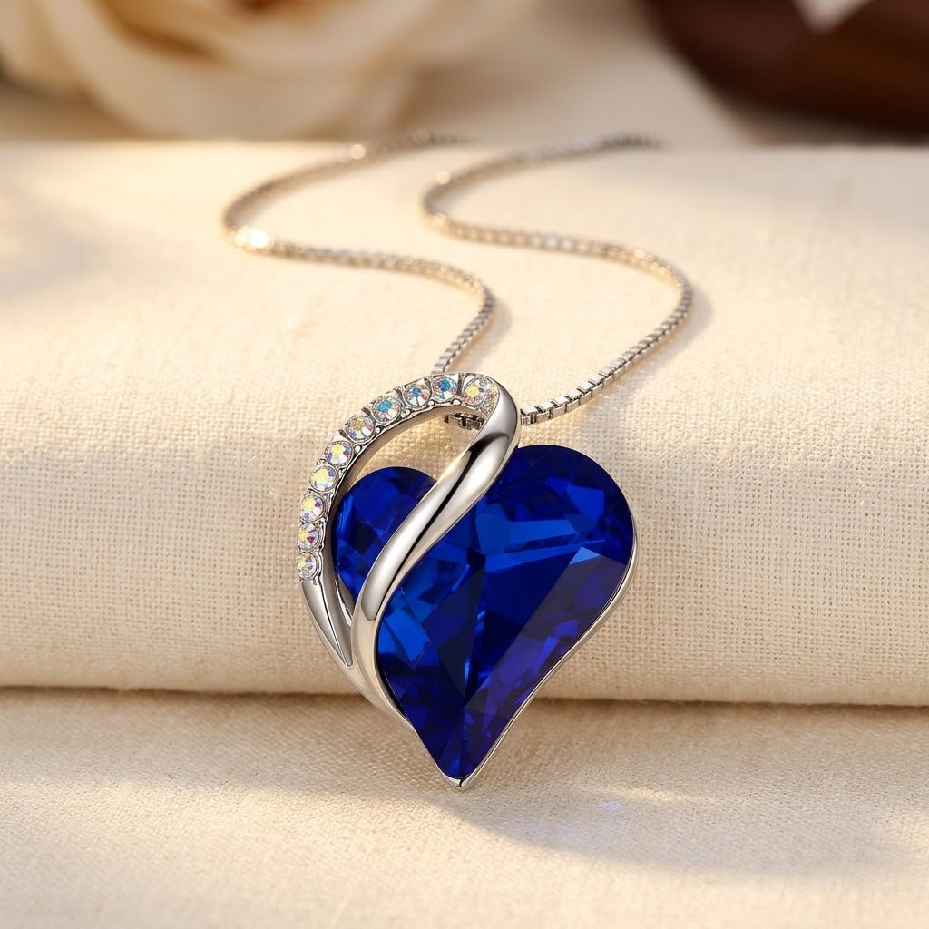 Collier en cœur en saphir argenté — Groumia