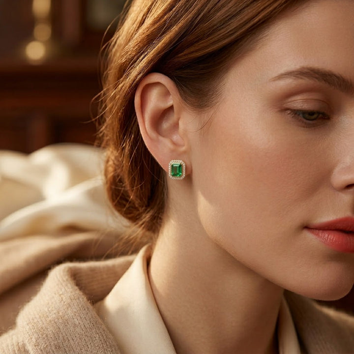 Boucles d'oreilles en or avec émeraude en forme de carré — Groumia