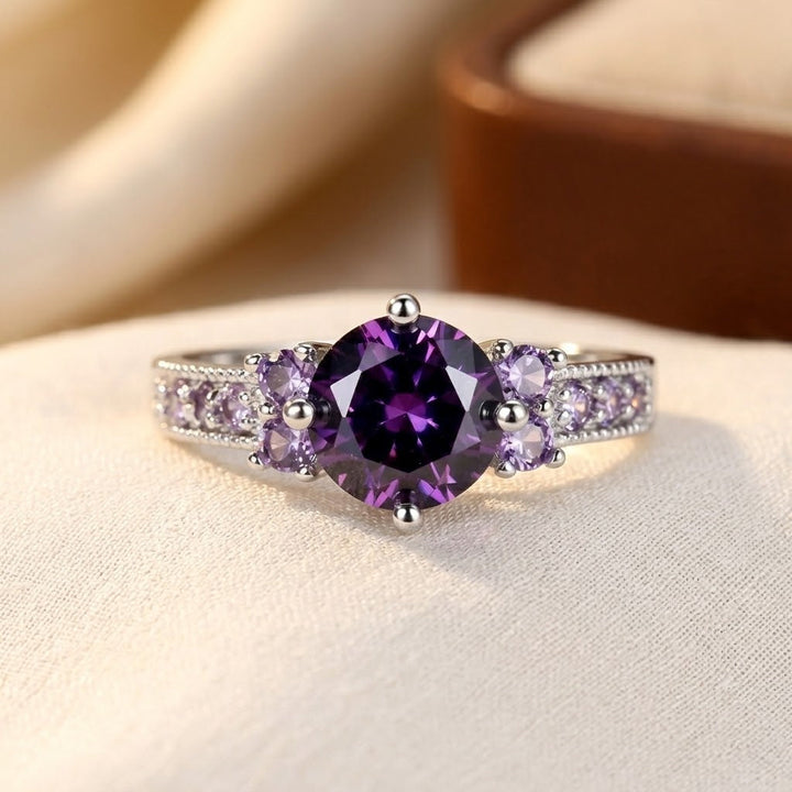 Bague en argent avec améthyste et pierres latérales — Groumia