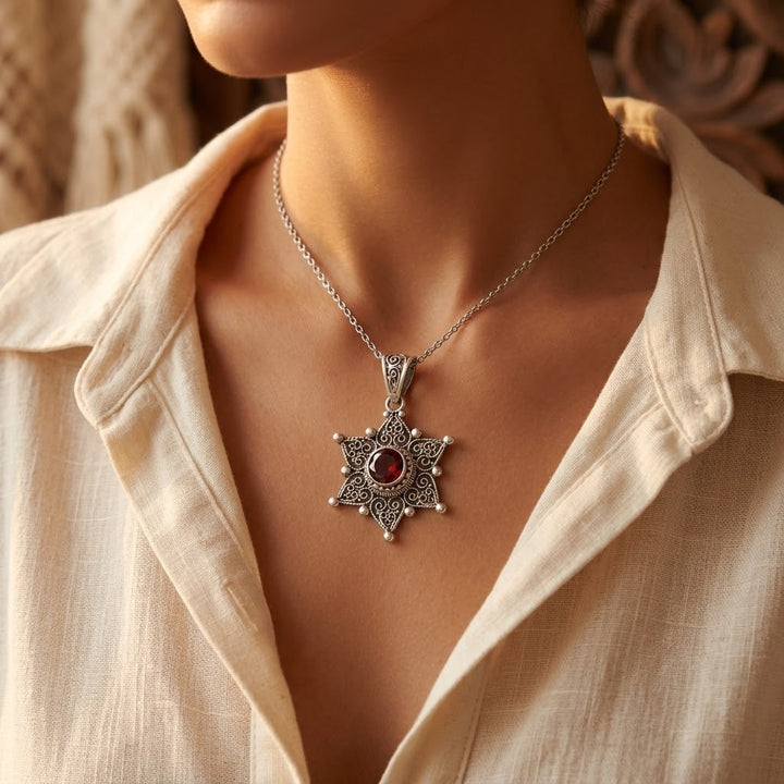 Collier Pendentif Étoile en Rubis Argenté — Groumia
