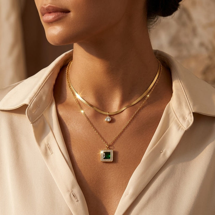 Collier superposé en or et émeraude — Groumia