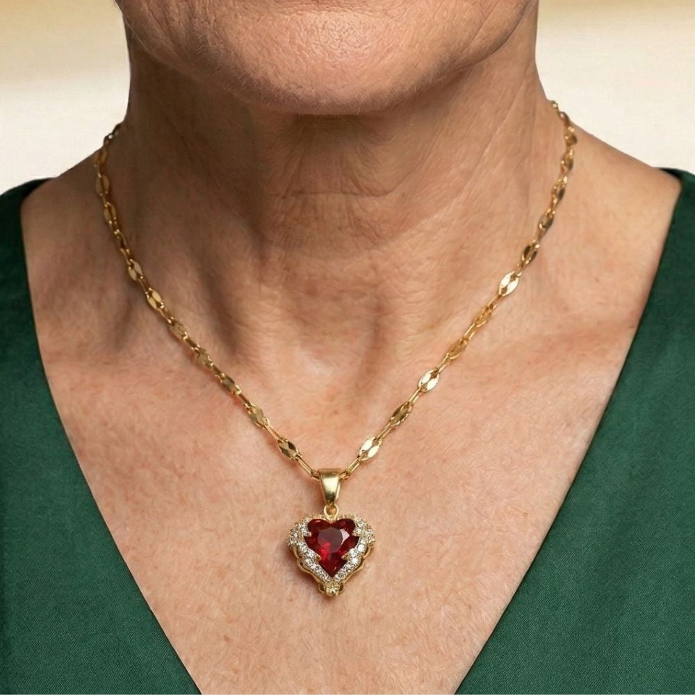 Collier en forme de cœur en rubis Angel Embrace — Groumia