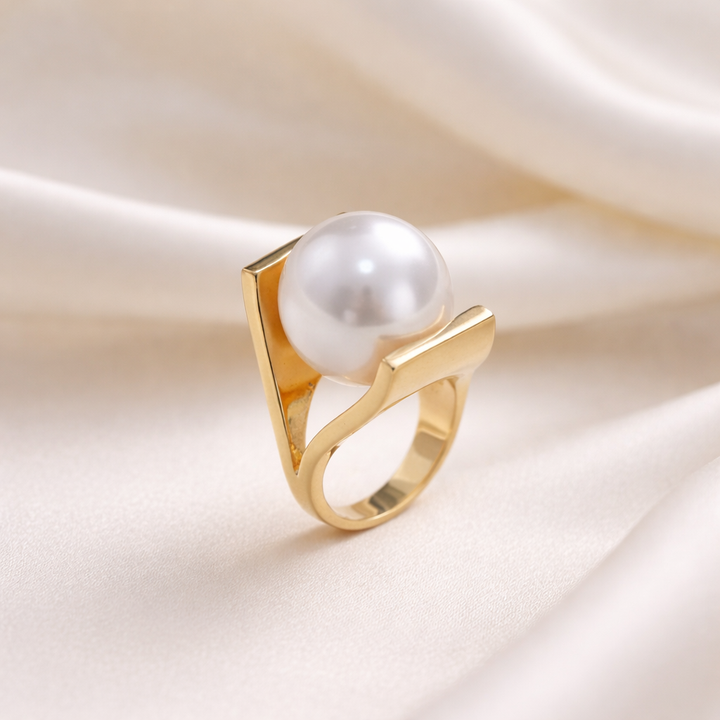Bague Rétro Dorée avec Ornement de Perles — Groumia