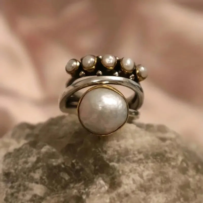Bague rétro avec couronne en argent et perles — Groumia