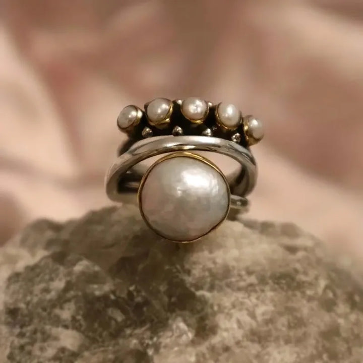 Bague rétro avec couronne en argent et perles — Groumia