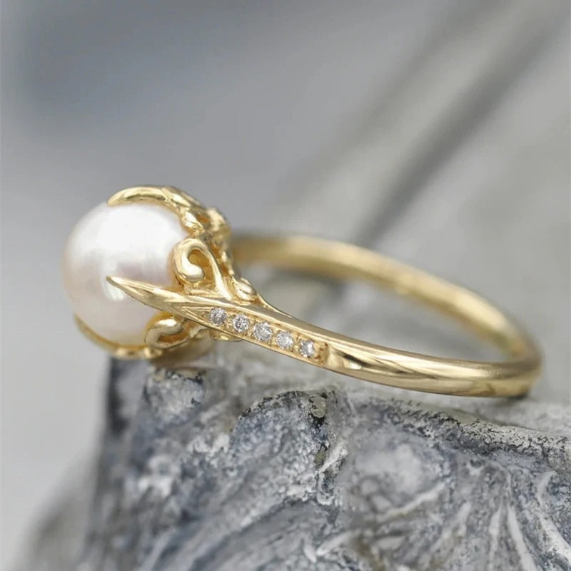 Bague vintage avec perle dorée au centre — Groumia