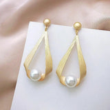 Boucles d'oreilles avec des cristaux et des perles rondes — Groumia