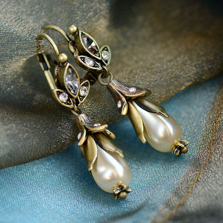 Boucles d'oreilles florales suspendues avec perles vintage — Groumia