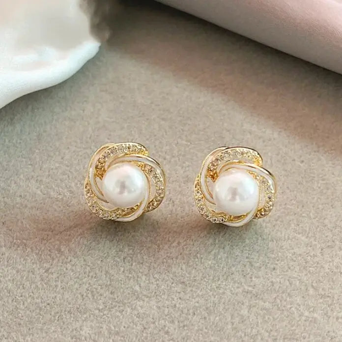 Boucles d'oreilles pendantes en or avec perles rondes et zirconia — Groumia
