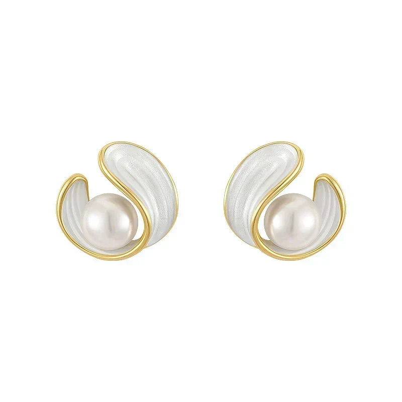 Boucles d'oreilles pendantes luxueuses en opale blanche et perles en or — Groumia