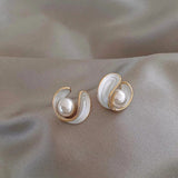 Boucles d'oreilles pendantes luxueuses en opale blanche et perles en or — Groumia