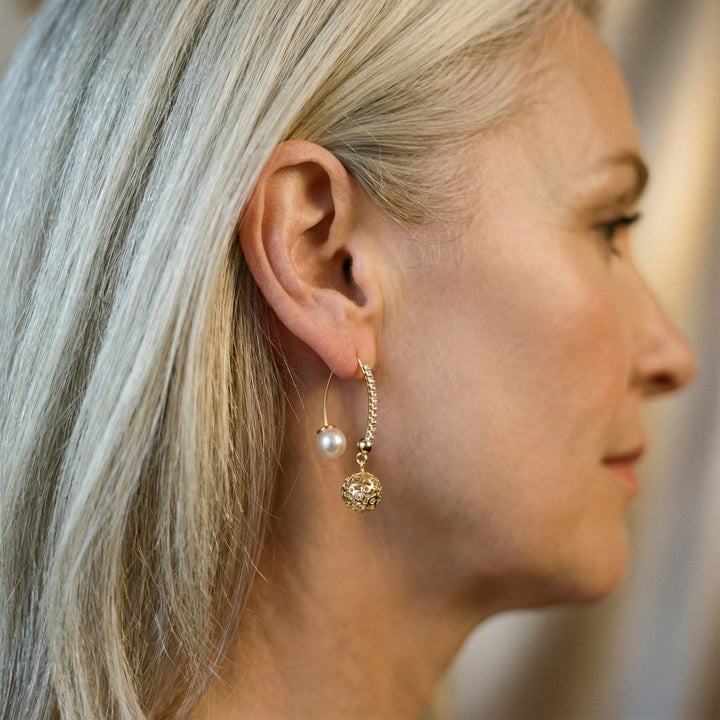 Boucles d'oreilles rétro en or avec des marguerites — Groumia