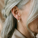 Boucles d'oreilles triangulaires avec des perles élégantes — Groumia