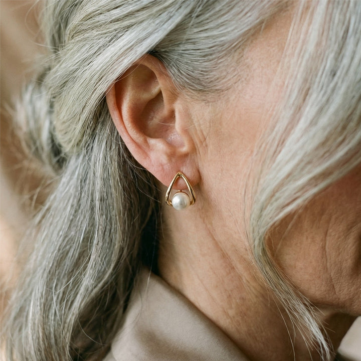 Boucles d'oreilles triangulaires avec des perles élégantes — Groumia
