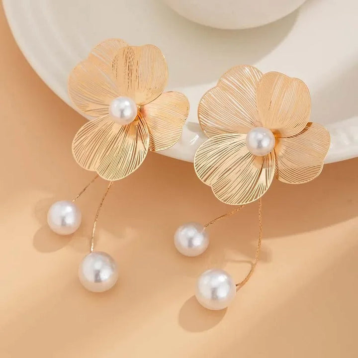 Boucles d'oreilles vintage avec fleurs et perles dorées — Groumia