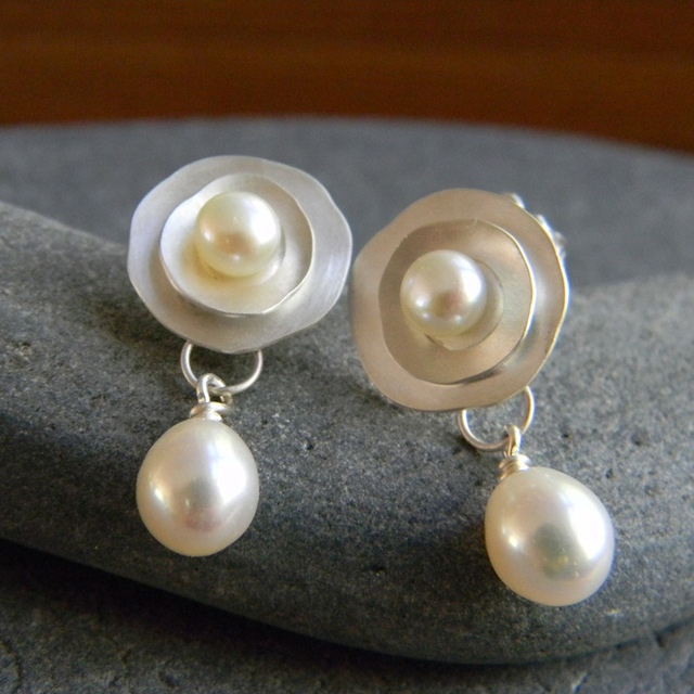 Boucles d'oreilles vintage en argent avec des marguerites — Groumia