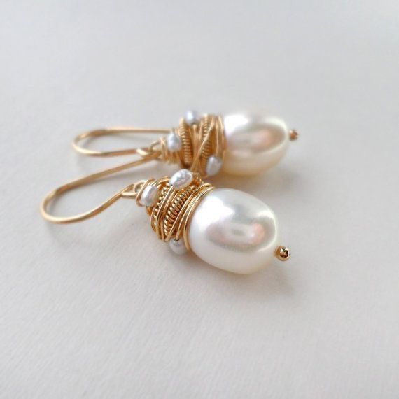 Boucles d'oreilles vintage en perles avec des fils dorés — Groumia