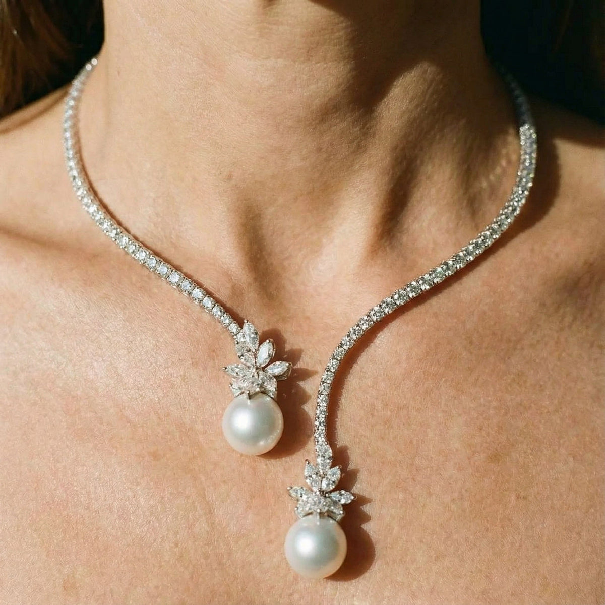 Collier Élégant et Éclatant en Perles Argentées — Groumia