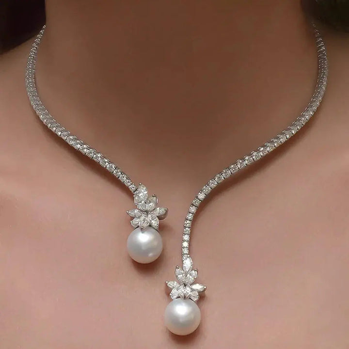 Collier Élégant et Éclatant en Perles Argentées — Groumia