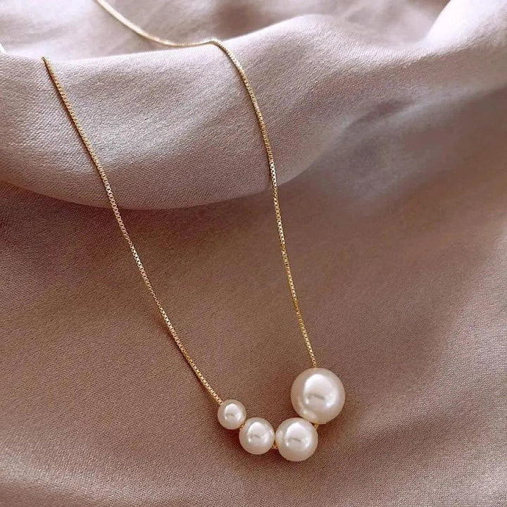 Collier en or avec de jolies perles — Groumia