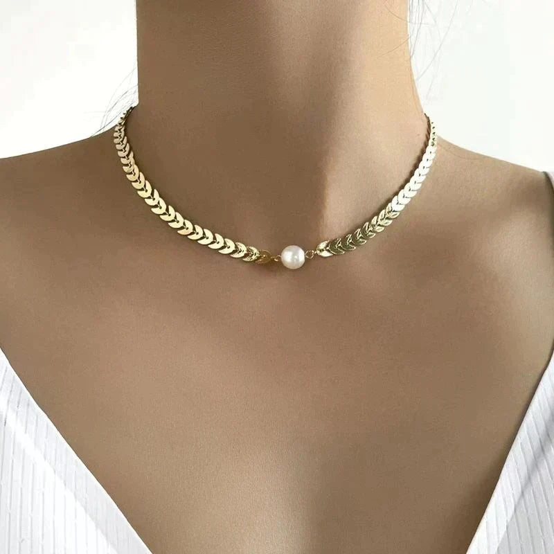 Collier grec avec perle en or — Groumia