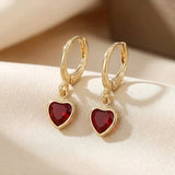 Boucles d'oreilles pendantes en or et rubis en forme de cœur — Groumia