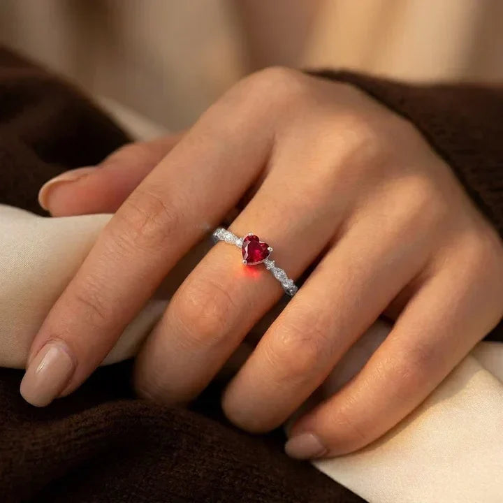 Bague en Or et Rubis en Forme de Cœur — Groumia