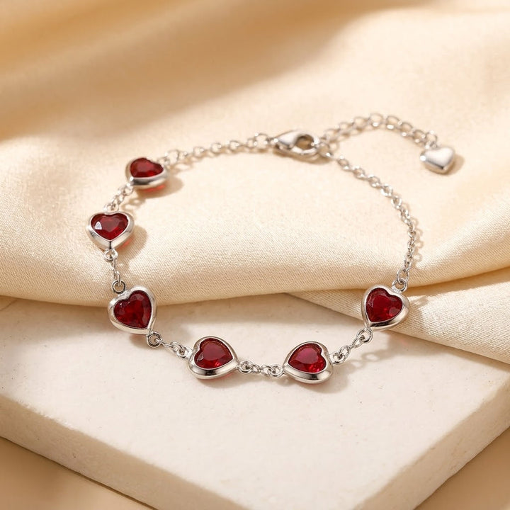 Bracelet en Chaîne en Argent et Rubis en Forme de Cœur — Groumia