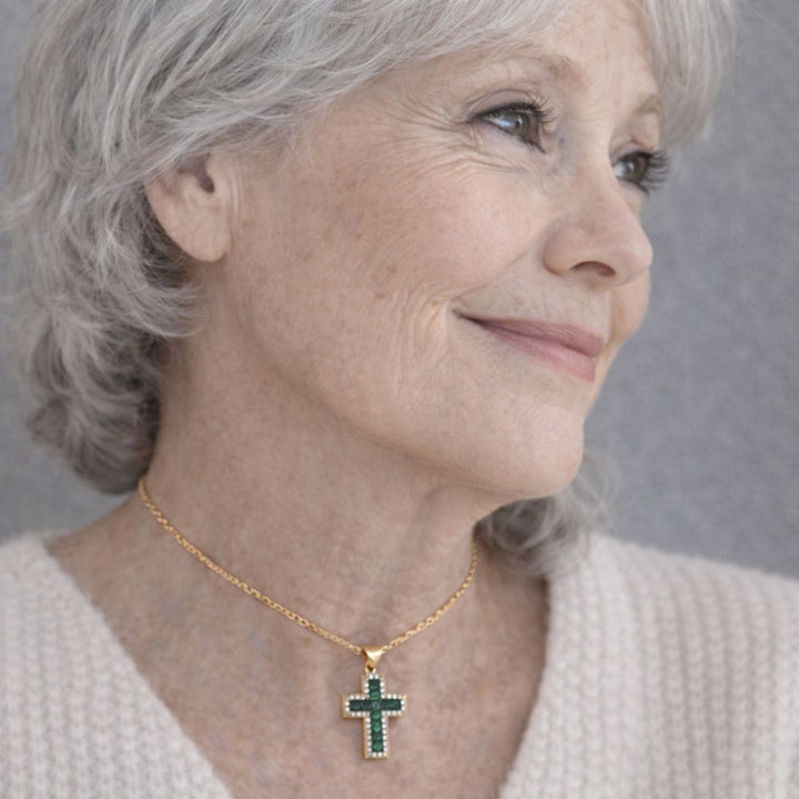 Pendentif croix émeraude Solene en or — Groumia