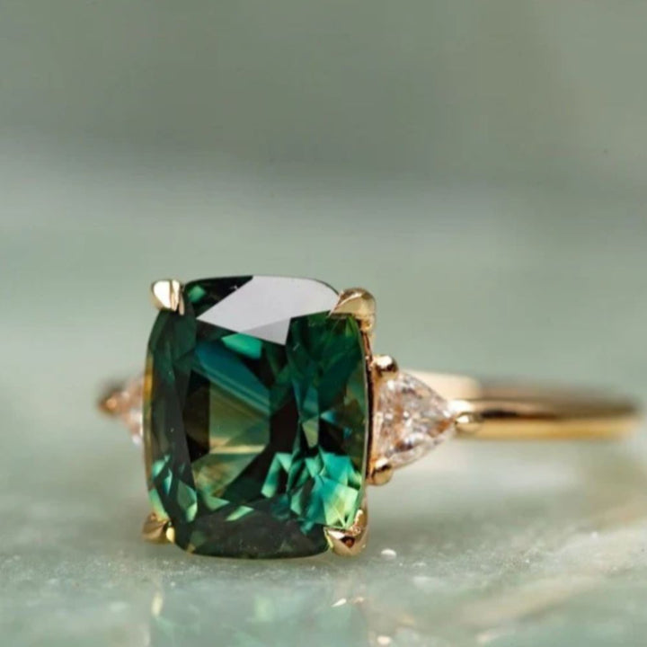 Bague en or avec pierre précieuse verte inspirée du vintage — Groumia